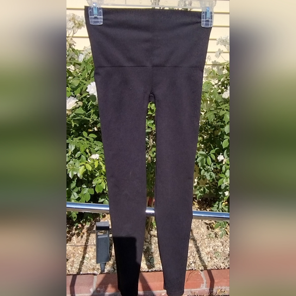 SPANX Assets Black Leggings Sleek Form-Fitting Design